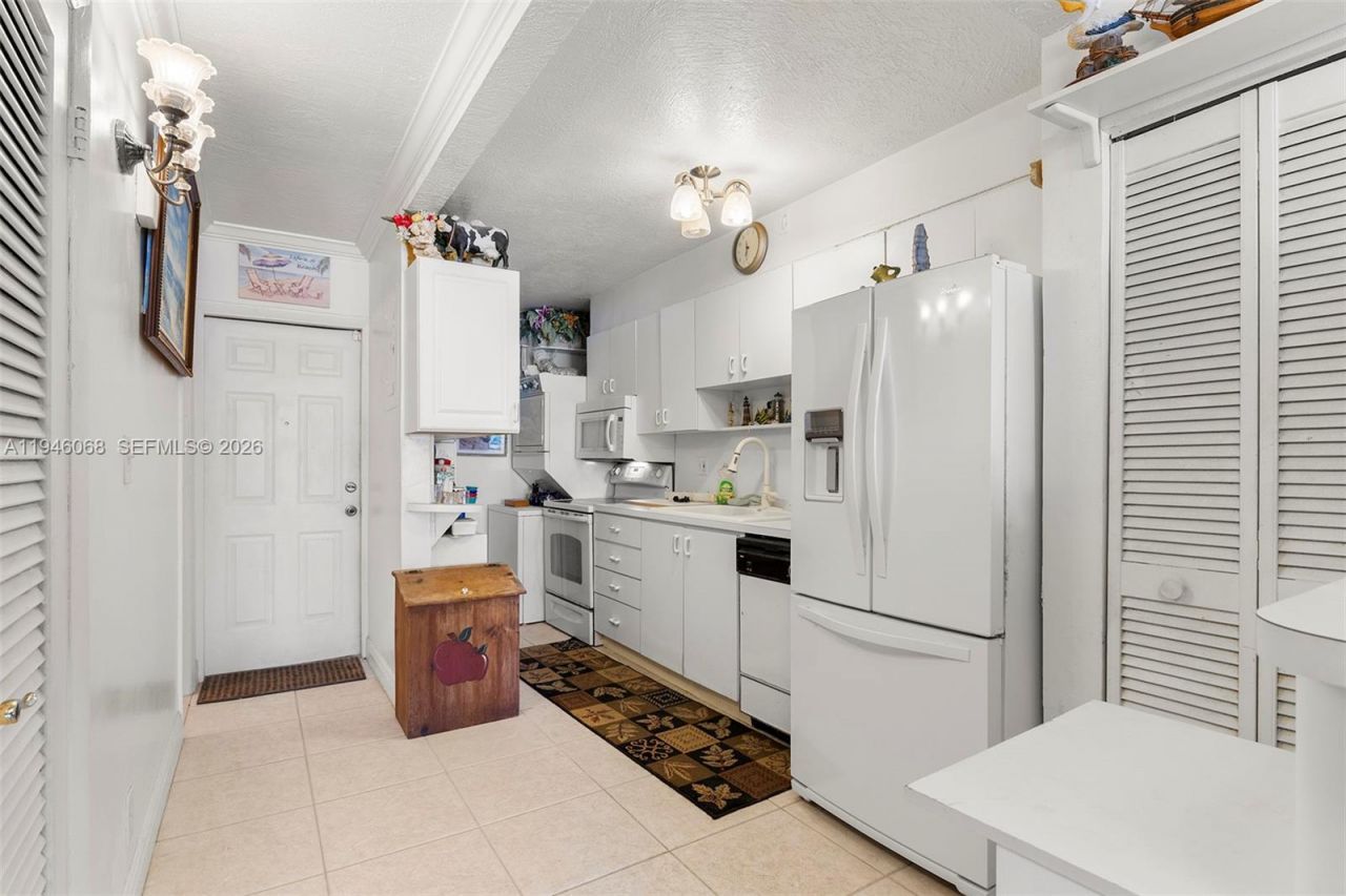 201 Van Buren St, Unit 205, Hollywood, FL 33019 Photo