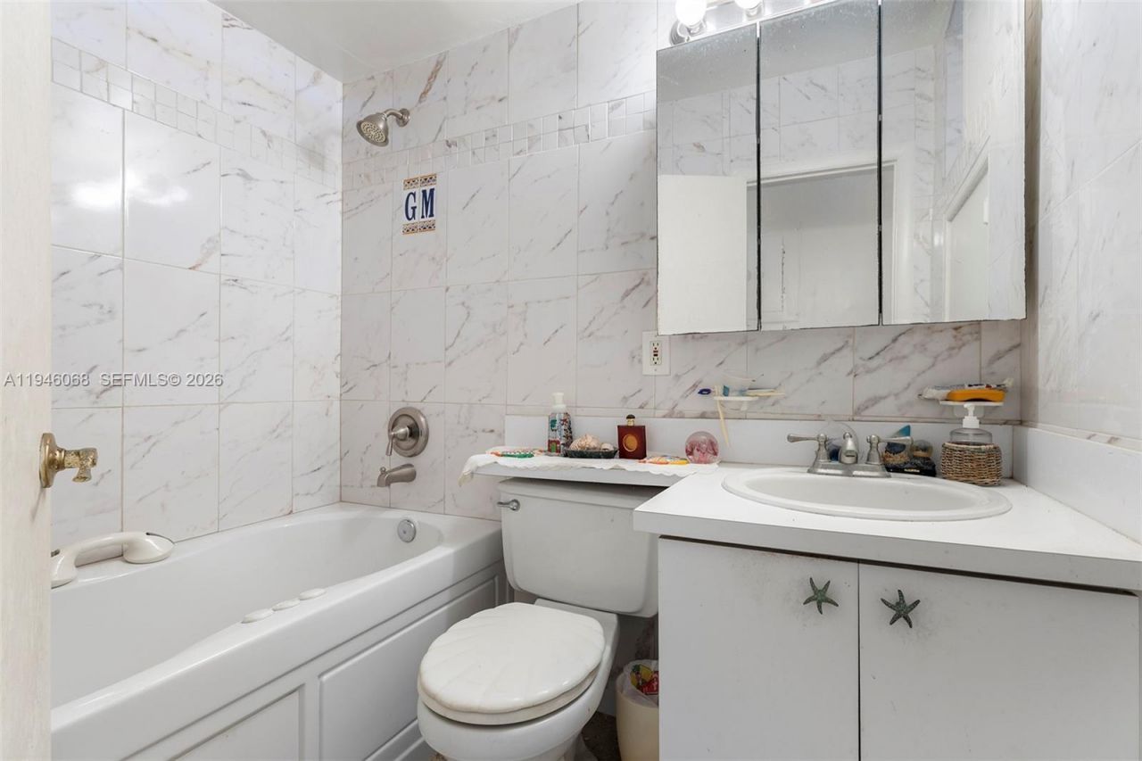 201 Van Buren St, Unit 205, Hollywood, FL 33019 Photo