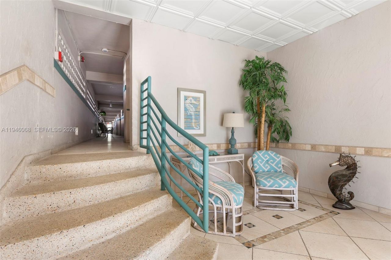 201 Van Buren St, Unit 205, Hollywood, FL 33019 Photo