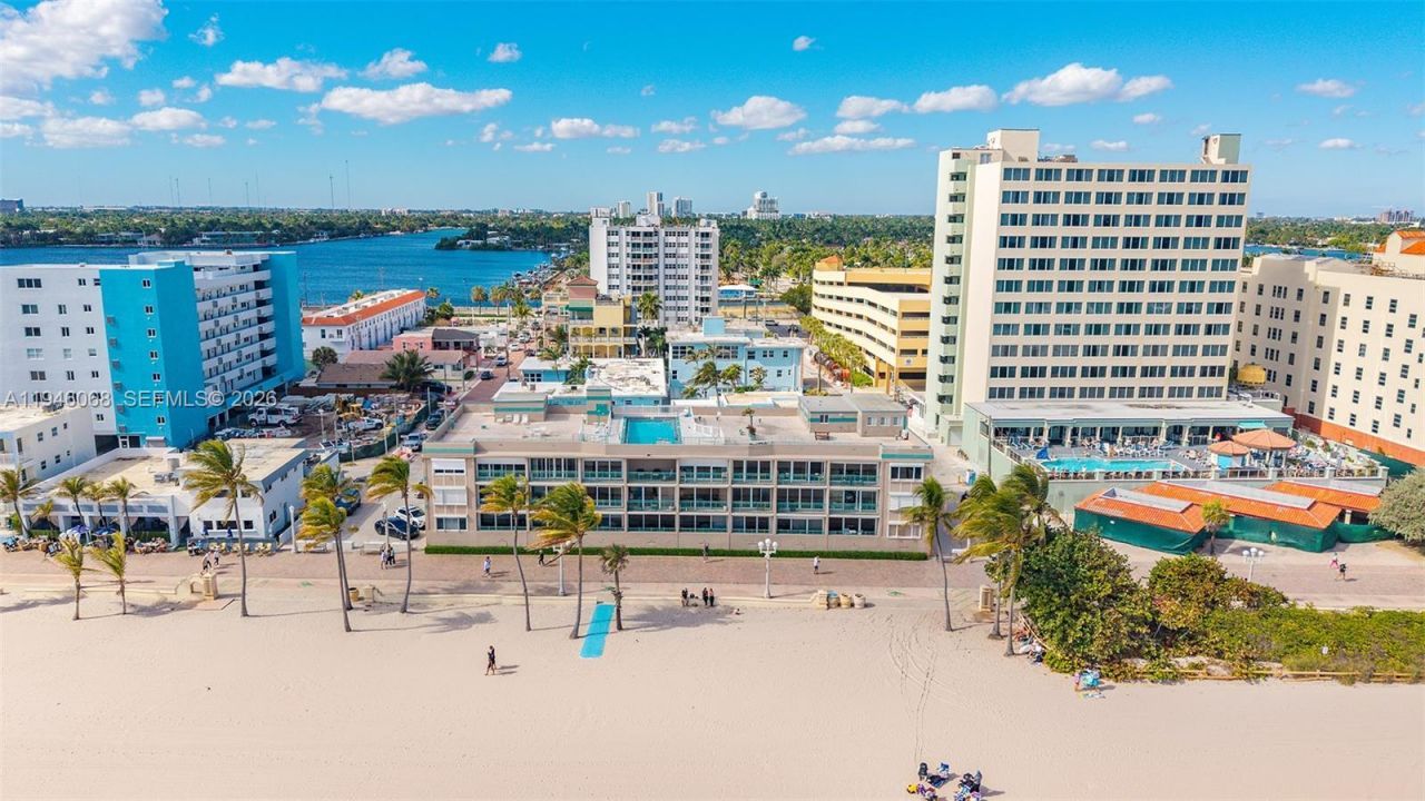 201 Van Buren St, Unit 205, Hollywood, FL 33019 Photo