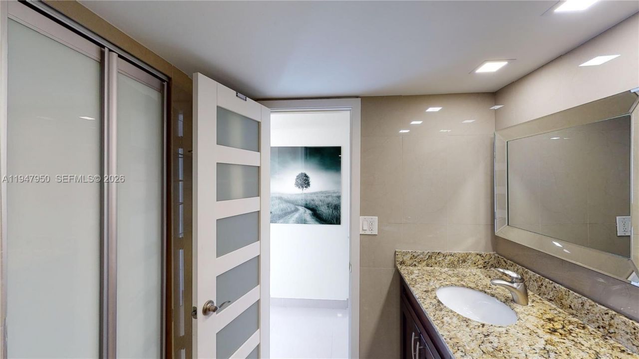 800 Parkview Dr, Unit 709, Hallandale Beach, FL 33009 Photo