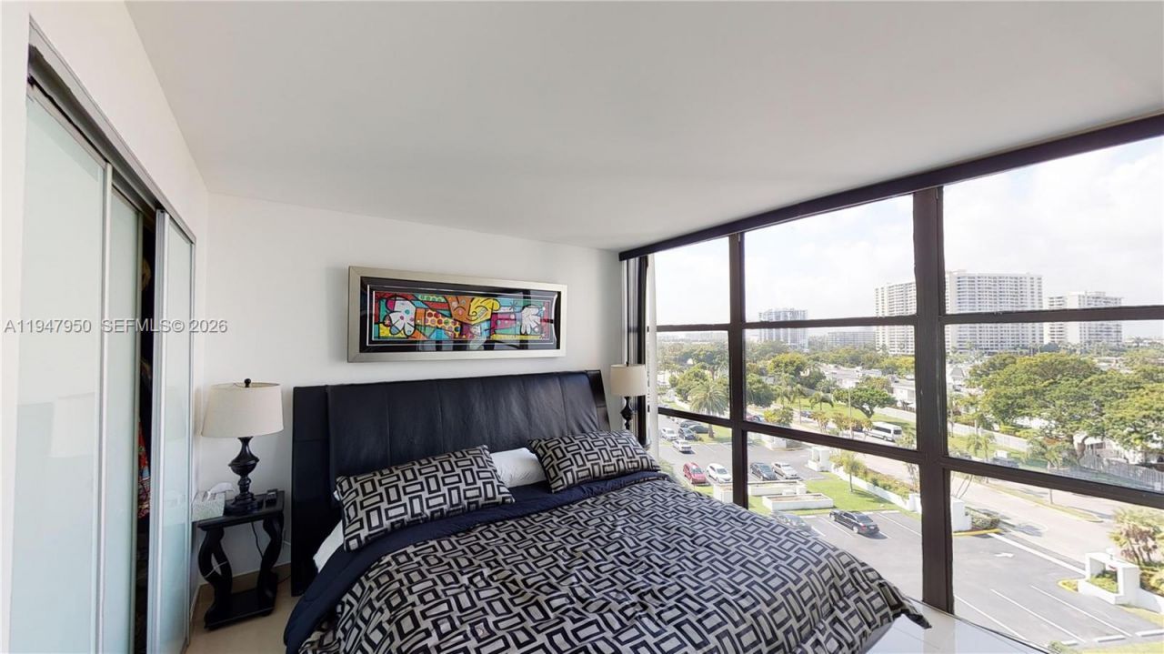 800 Parkview Dr, Unit 709, Hallandale Beach, FL 33009 Photo