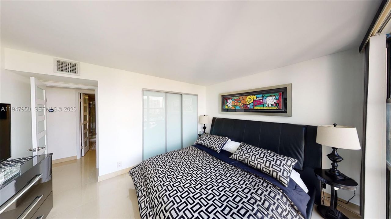 800 Parkview Dr, Unit 709, Hallandale Beach, FL 33009 Photo