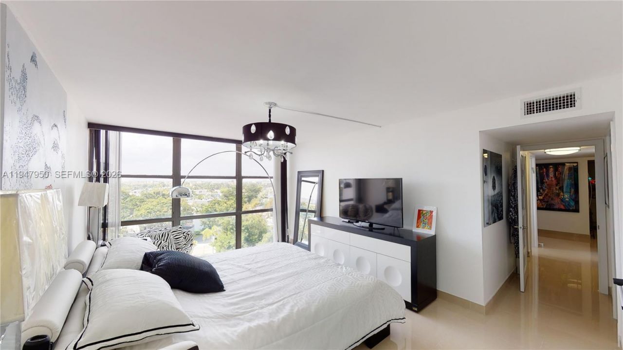 800 Parkview Dr, Unit 709, Hallandale Beach, FL 33009 Photo