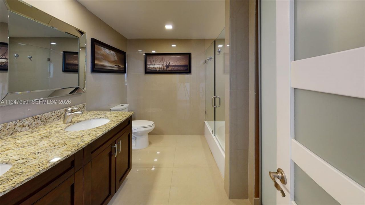 800 Parkview Dr, Unit 709, Hallandale Beach, FL 33009 Photo