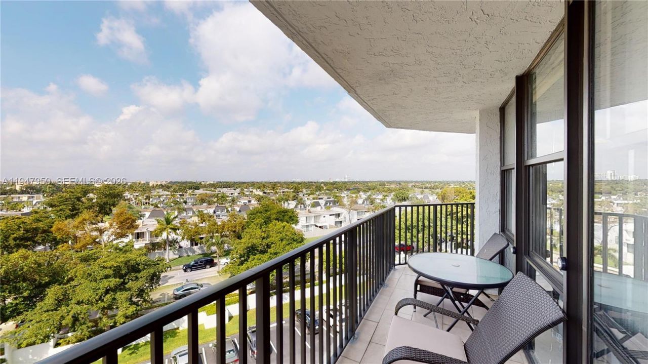 800 Parkview Dr, Unit 709, Hallandale Beach, FL 33009 Photo