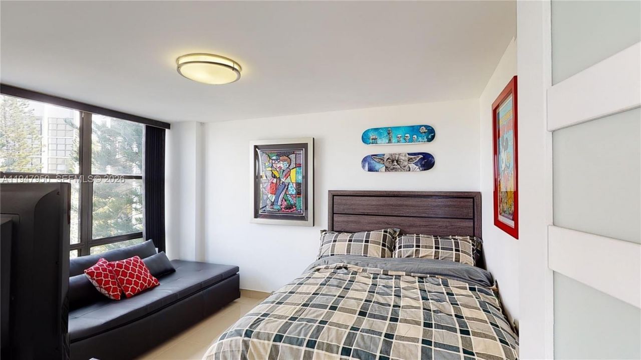 800 Parkview Dr, Unit 709, Hallandale Beach, FL 33009 Photo