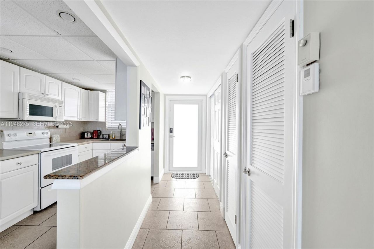 410 Golden Isles Dr, Unit 407, Hallandale Beach, FL 33009 Photo