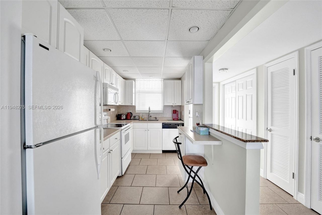 410 Golden Isles Dr, Unit 407, Hallandale Beach, FL 33009 Photo