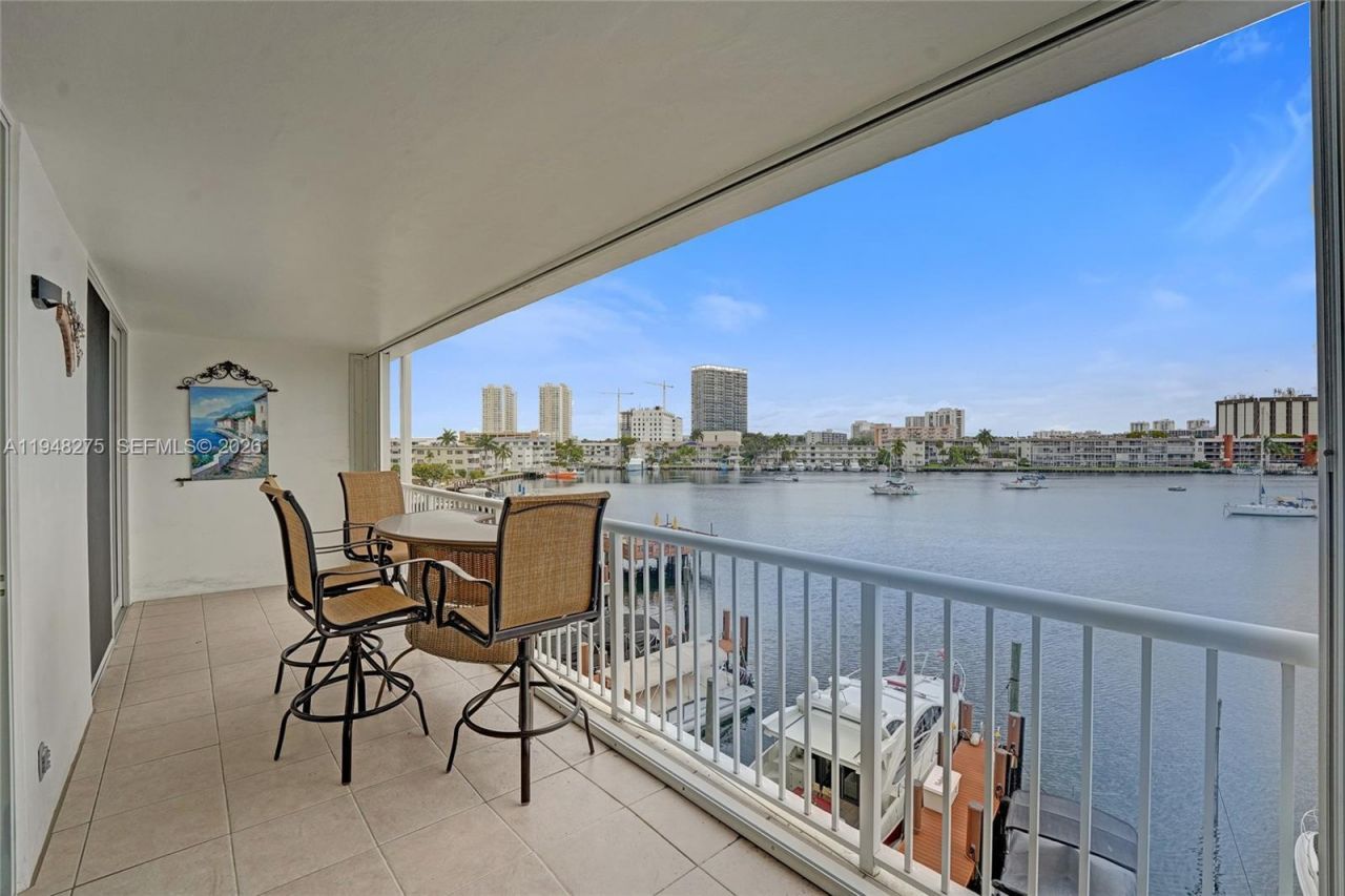 410 Golden Isles Dr, Unit 407, Hallandale Beach, FL 33009 Photo