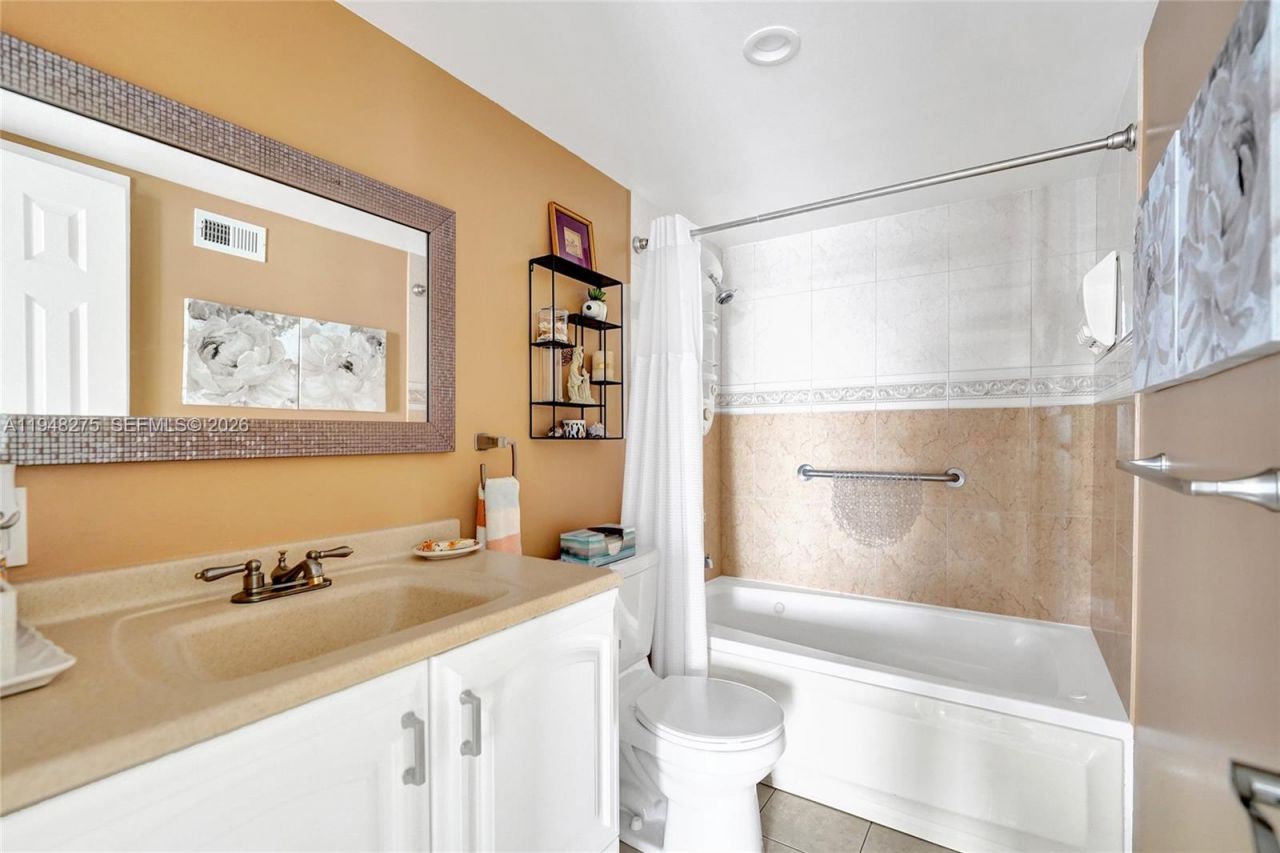 410 Golden Isles Dr, Unit 407, Hallandale Beach, FL 33009 Photo