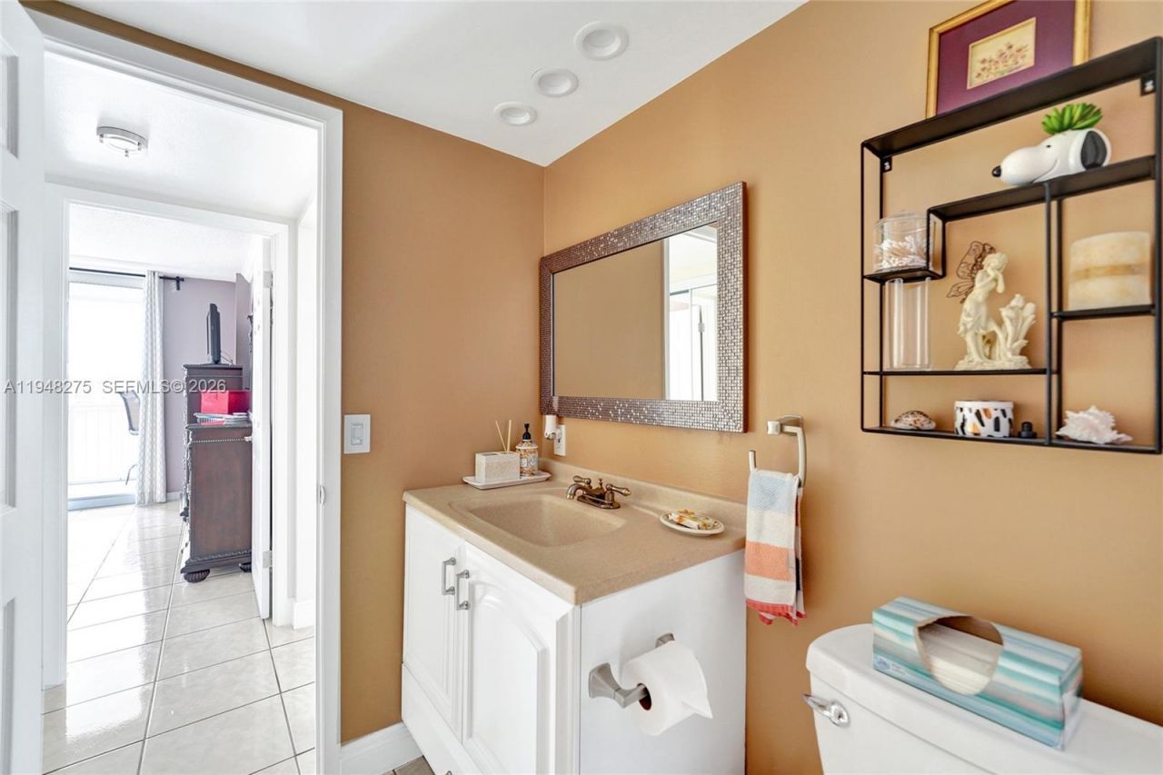 410 Golden Isles Dr, Unit 407, Hallandale Beach, FL 33009 Photo