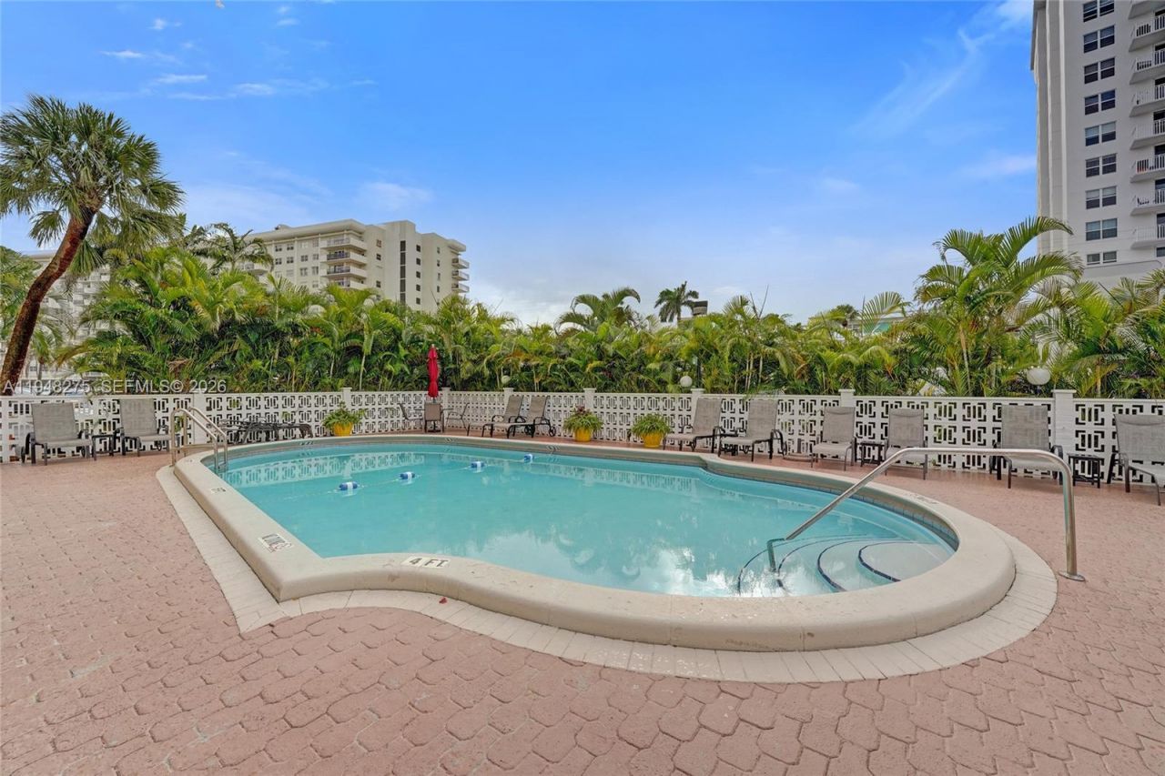 410 Golden Isles Dr, Unit 407, Hallandale Beach, FL 33009 Photo