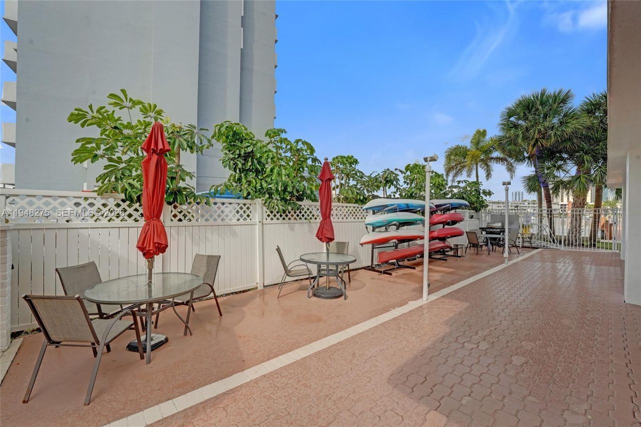 410 Golden Isles Dr, Unit 407, Hallandale Beach, FL 33009 Photo