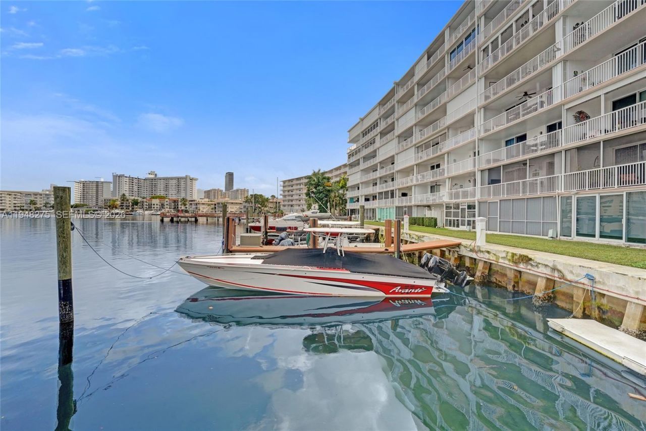 410 Golden Isles Dr, Unit 407, Hallandale Beach, FL 33009 Photo