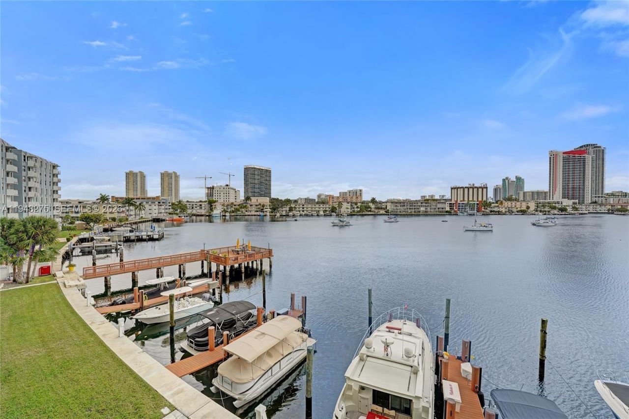 410 Golden Isles Dr, Unit 407, Hallandale Beach, FL 33009 Photo