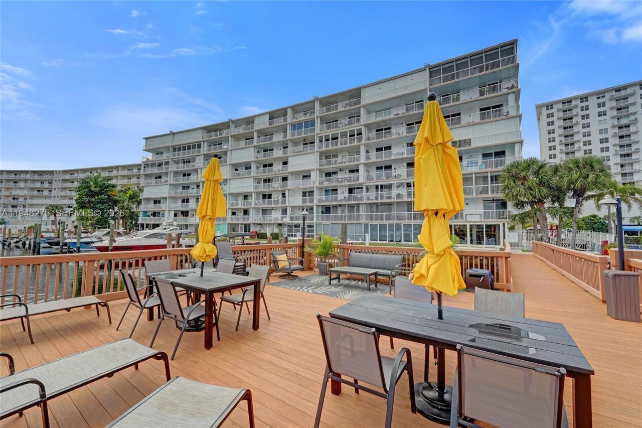 410 Golden Isles Dr, Unit 407, Hallandale Beach, FL 33009 Photo