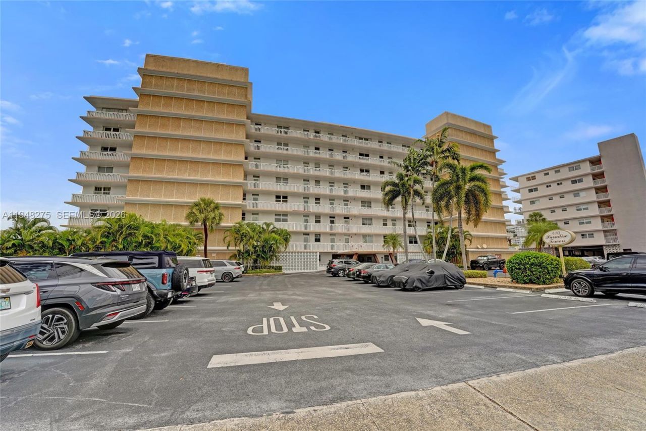 410 Golden Isles Dr, Unit 407, Hallandale Beach, FL 33009 Photo
