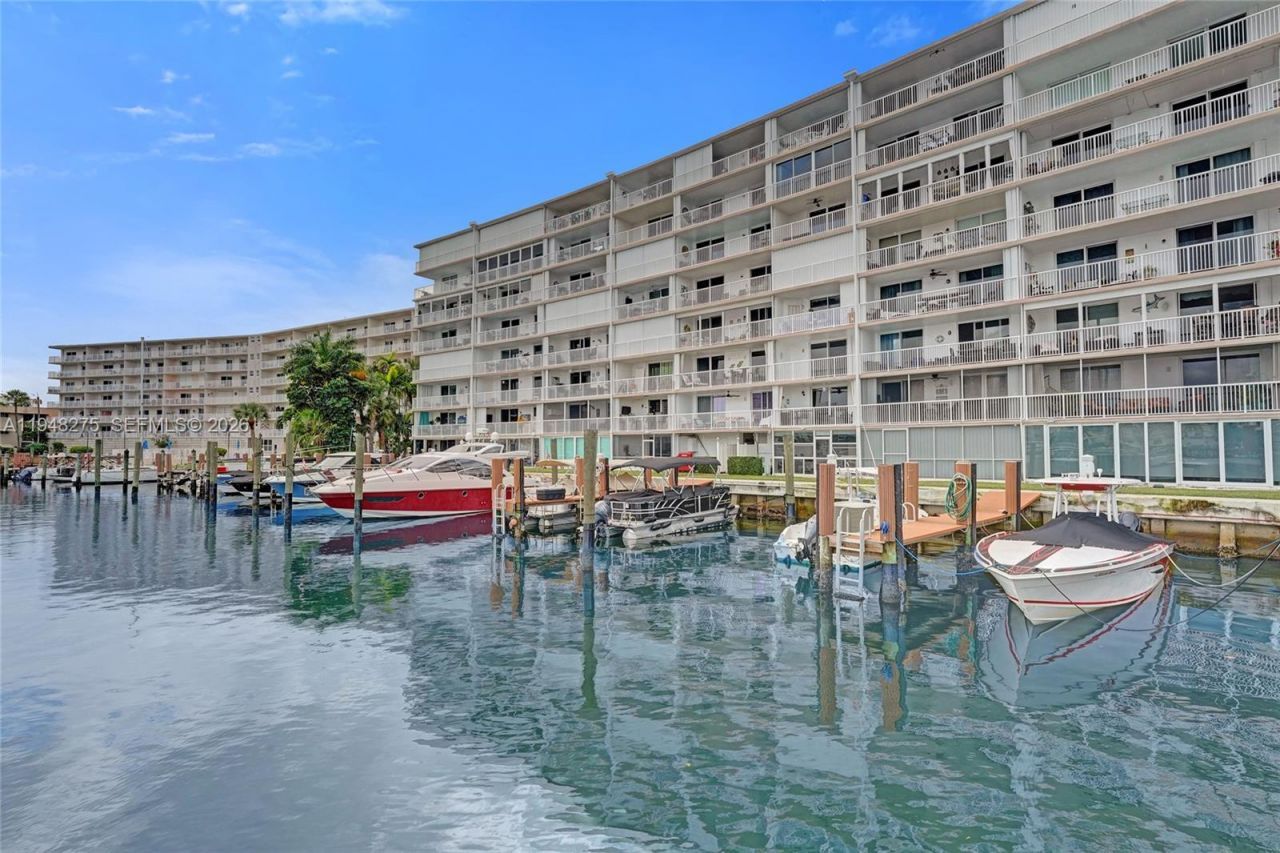 410 Golden Isles Dr, Unit 407, Hallandale Beach, FL 33009 Photo