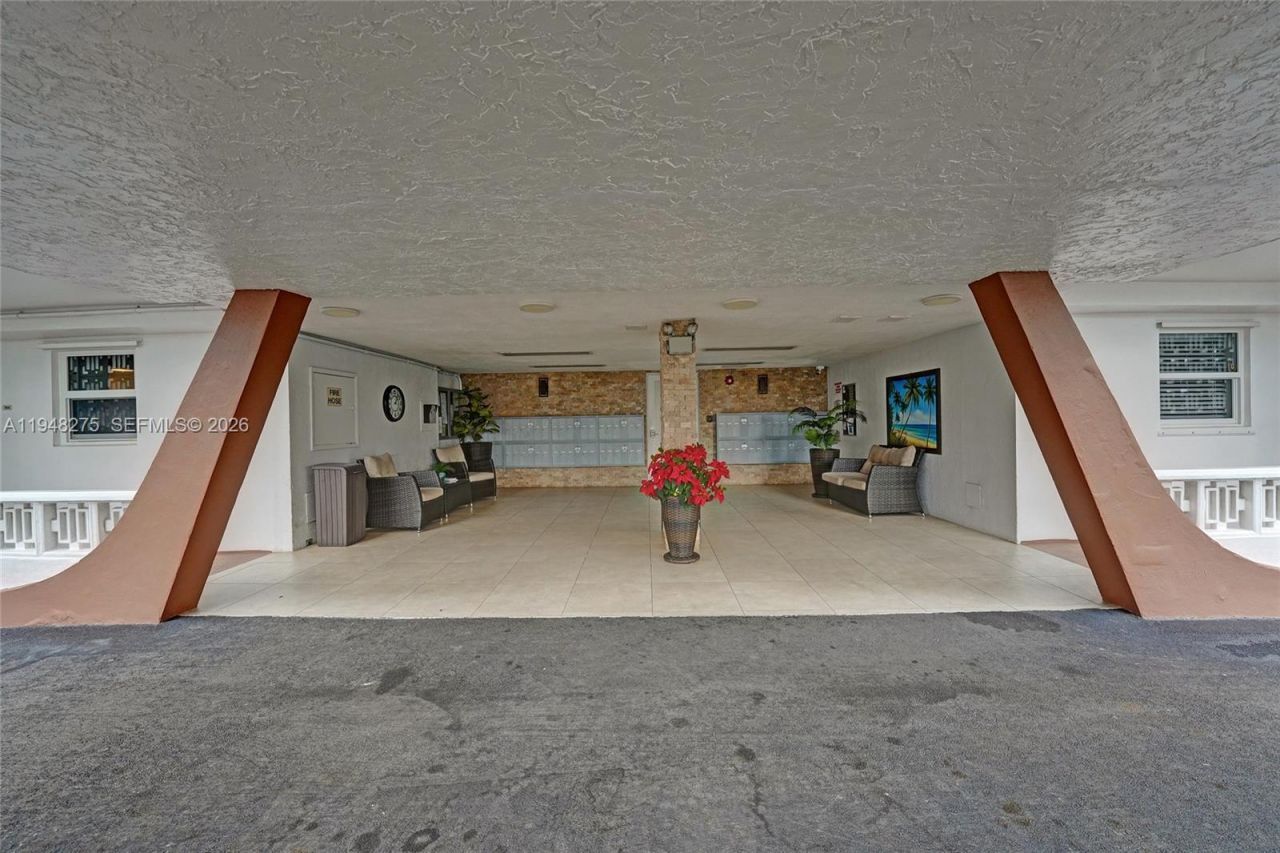 410 Golden Isles Dr, Unit 407, Hallandale Beach, FL 33009 Photo