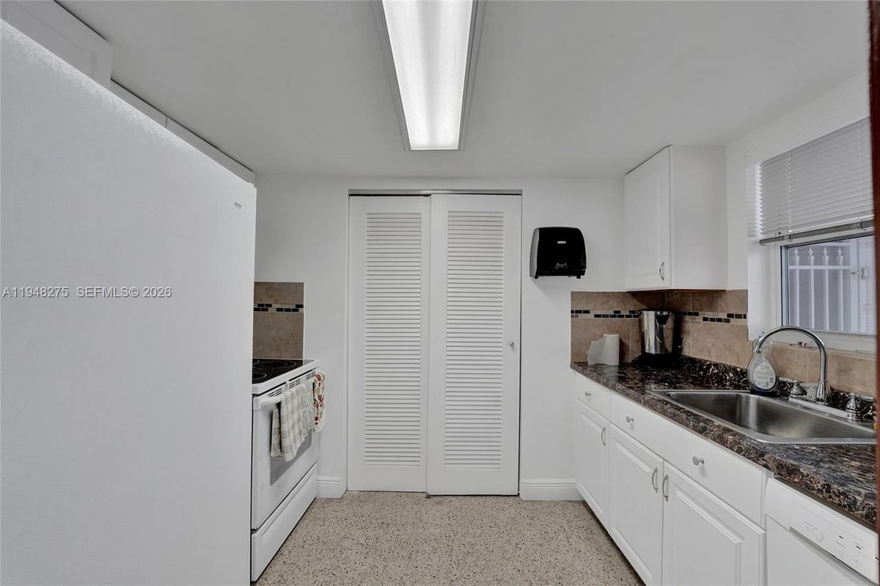 410 Golden Isles Dr, Unit 407, Hallandale Beach, FL 33009 Photo