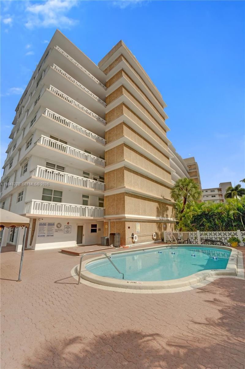 410 Golden Isles Dr, Unit 407, Hallandale Beach, FL 33009 Photo