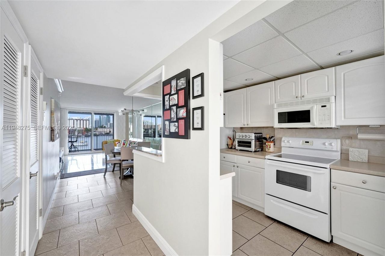 410 Golden Isles Dr, Unit 407, Hallandale Beach, FL 33009 Photo