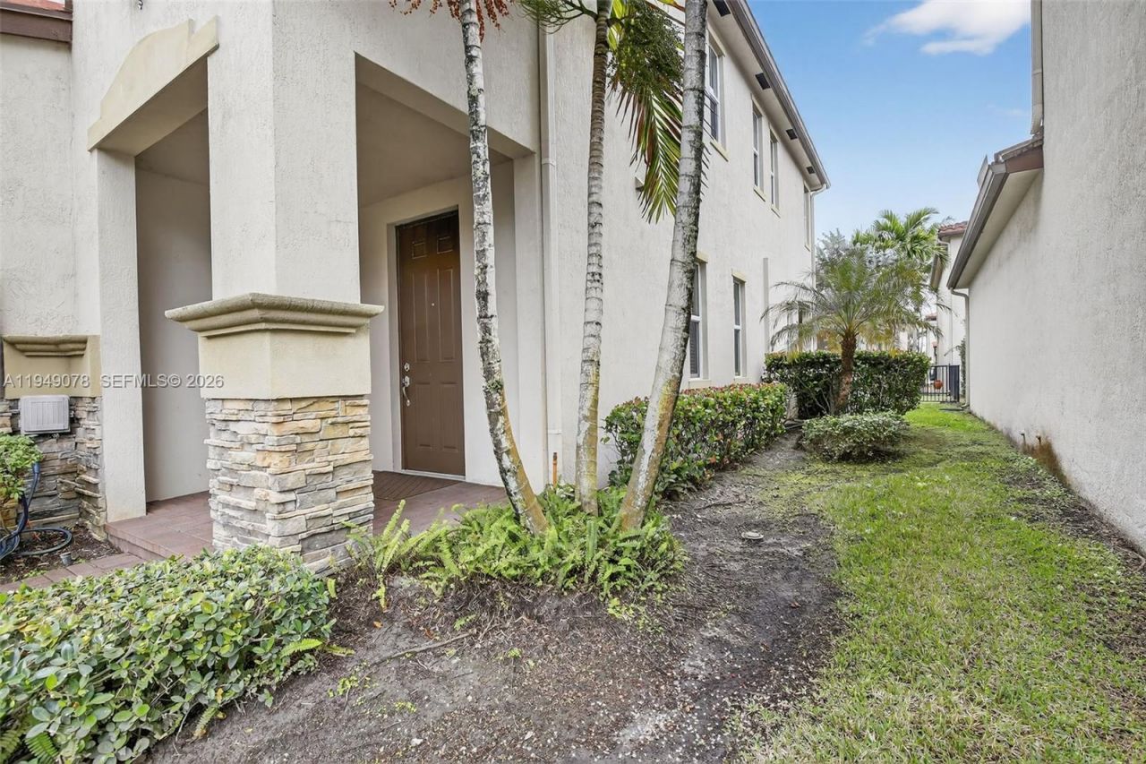 5208 Falcon Trl, Davie, FL 33314 Photo