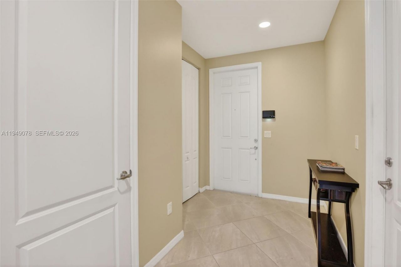 5208 Falcon Trl, Davie, FL 33314 Photo