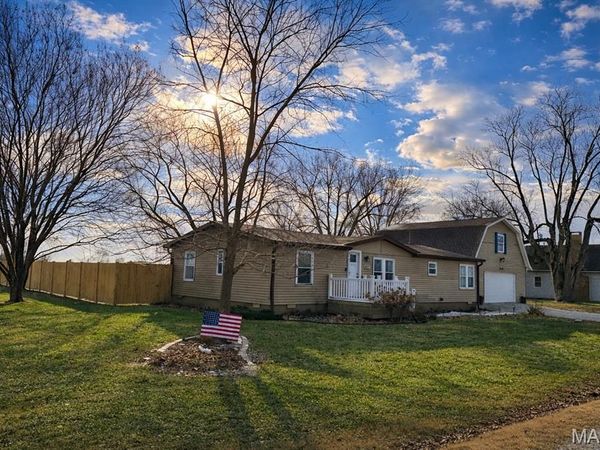 409 W Jefferson Avenue, Patoka, IL 62875