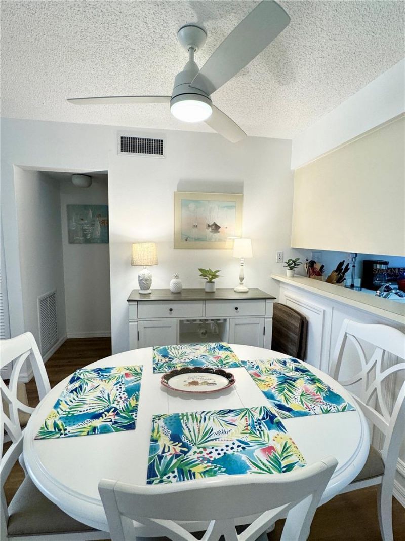 5124 Harpers Croft, Unit 7, Sarasota, FL 34235 Photo