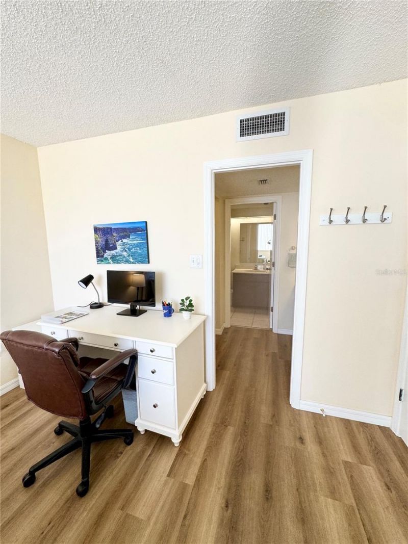 5124 Harpers Croft, Unit 7, Sarasota, FL 34235 Photo