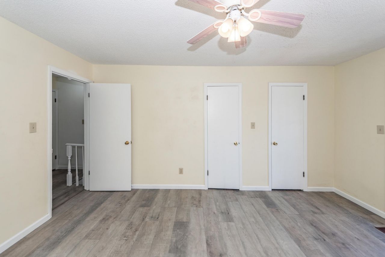 114 Colonial Court Photo 17