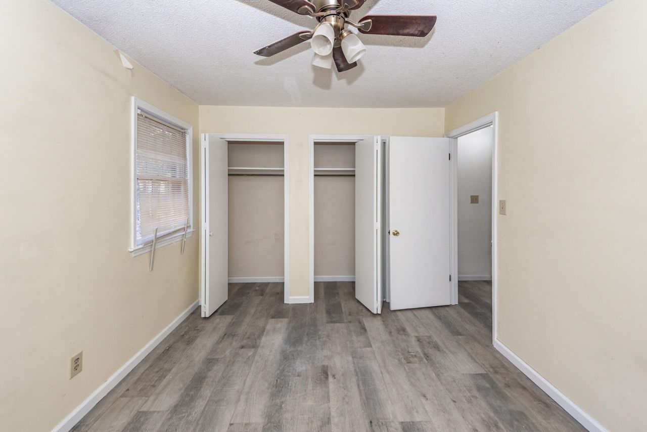 114 Colonial Court Photo 21