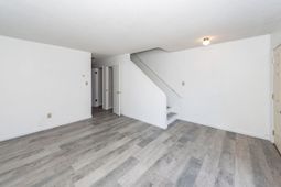 114 Colonial Court photo 4