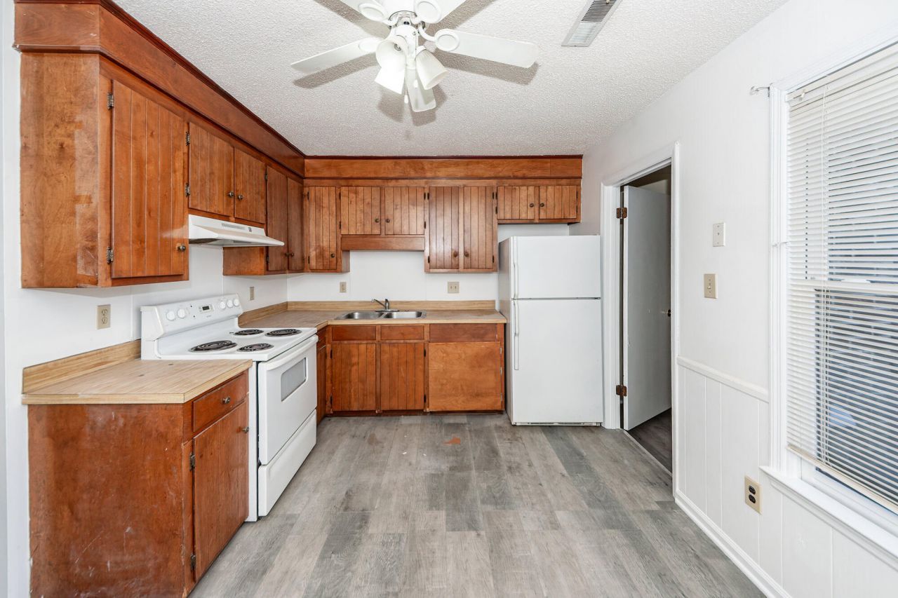 114 Colonial Court Photo 8