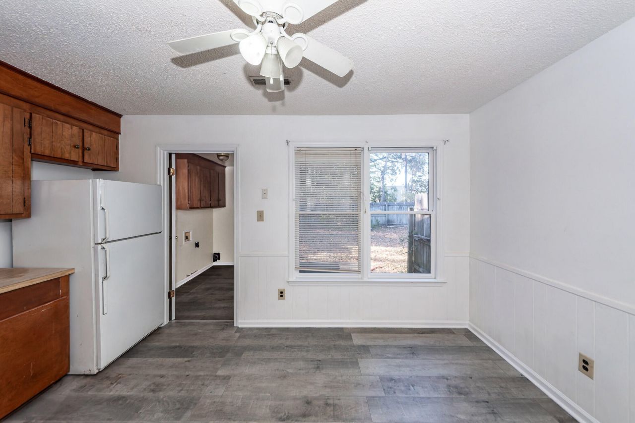 114 Colonial Court Photo 9