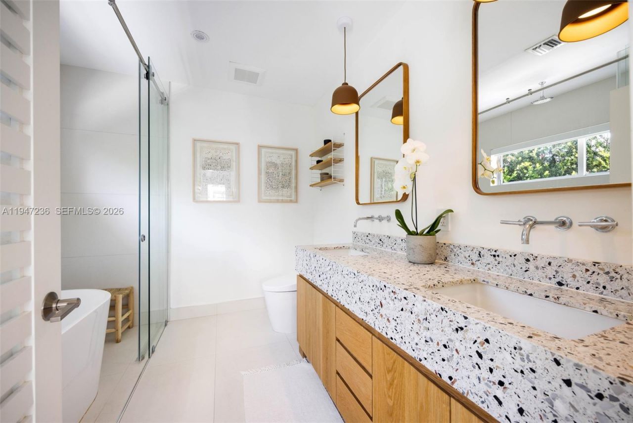 6055 SW 38th St , Miami, FL 33155 Photo