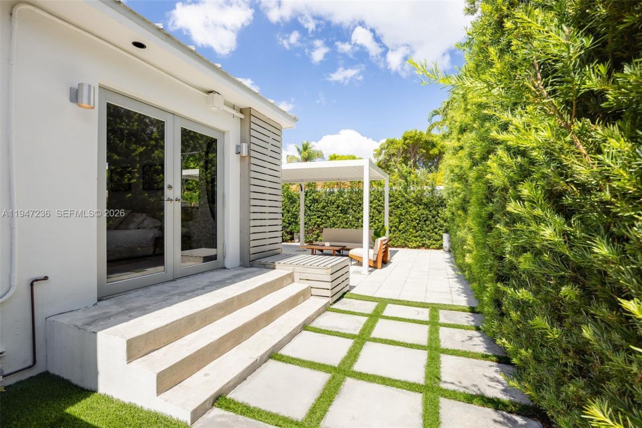 6055 SW 38th St , Miami, FL 33155 Photo