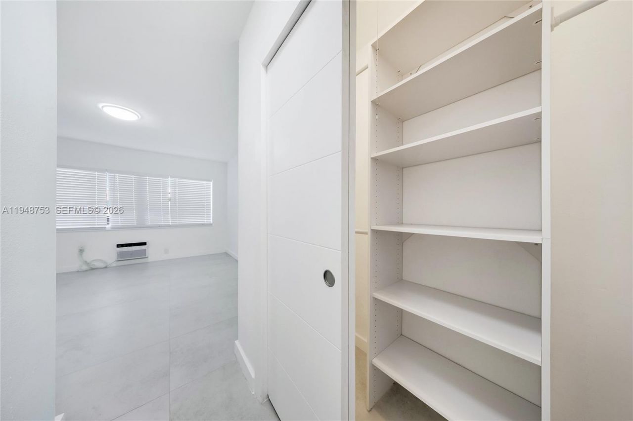 6930 Rue Versailles, Unit 10, Miami Beach, FL 33141 Photo