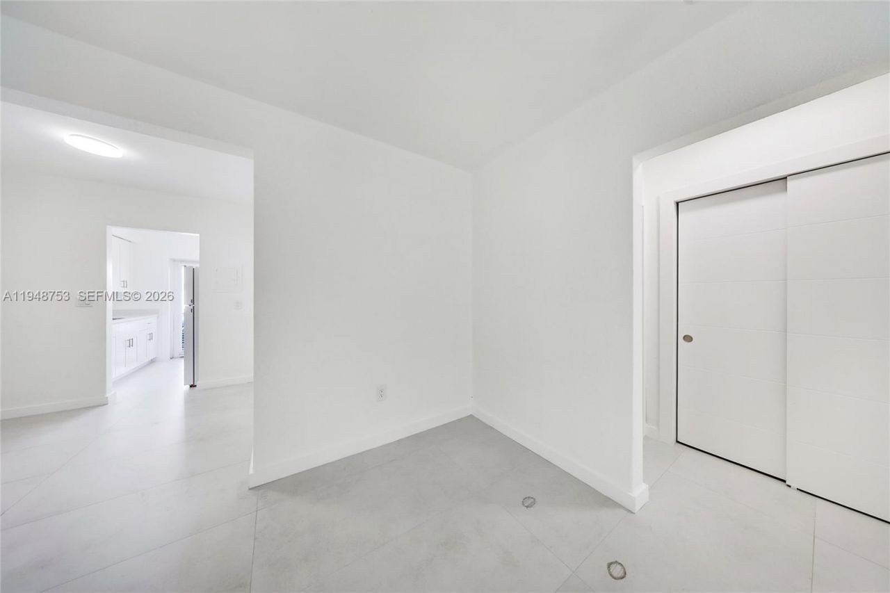 6930 Rue Versailles, Unit 10, Miami Beach, FL 33141 Photo