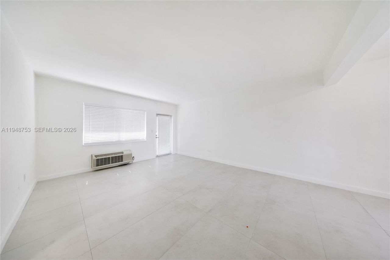 6930 Rue Versailles, Unit 10, Miami Beach, FL 33141 Photo