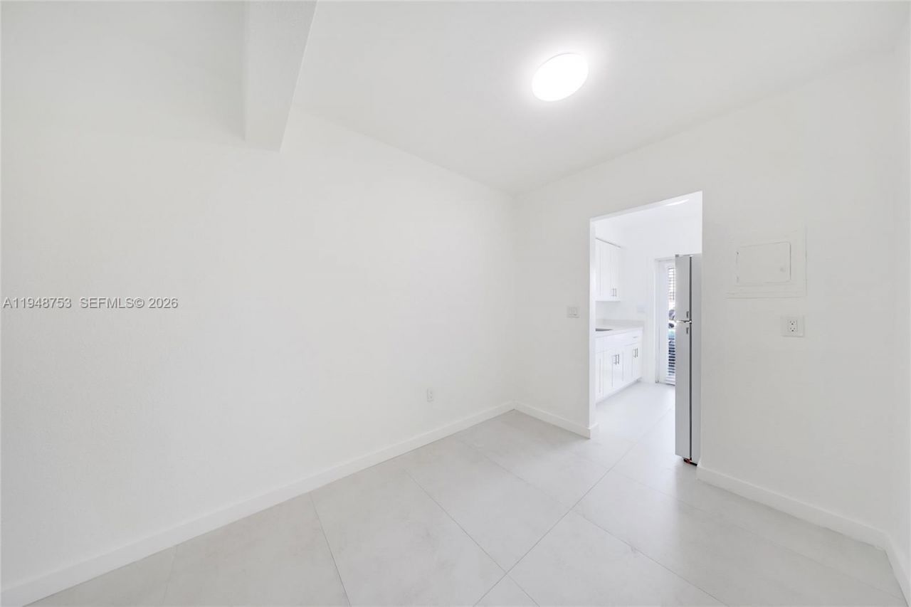 6930 Rue Versailles, Unit 10, Miami Beach, FL 33141 Photo