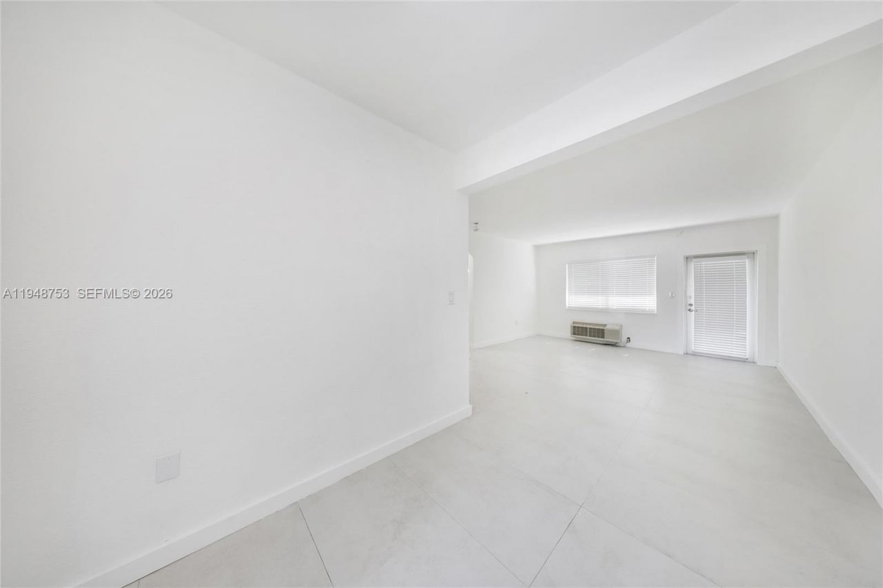 6930 Rue Versailles, Unit 10, Miami Beach, FL 33141 Photo