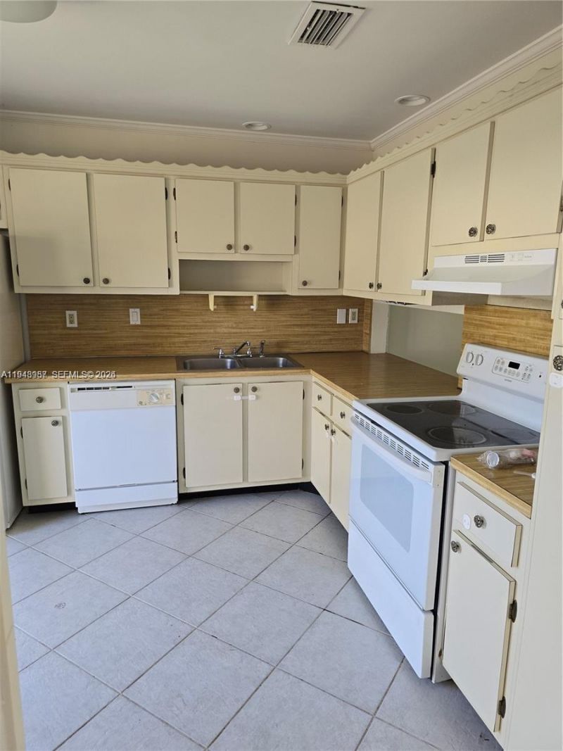 2908 NW 67th Ct, Fort Lauderdale, FL 33309 Main Photo