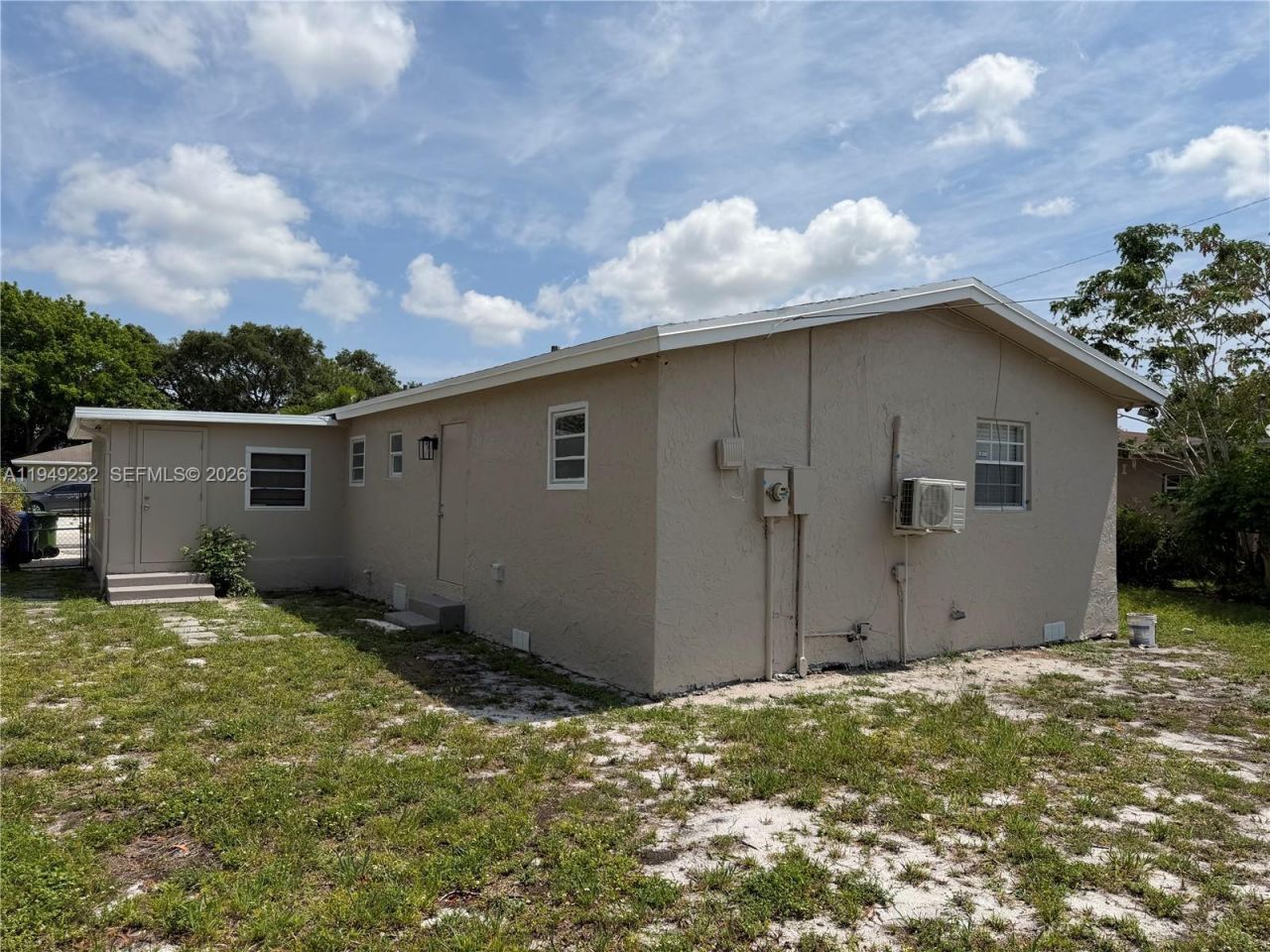2910 NW 25th St, Fort Lauderdale, FL 33311 Photo