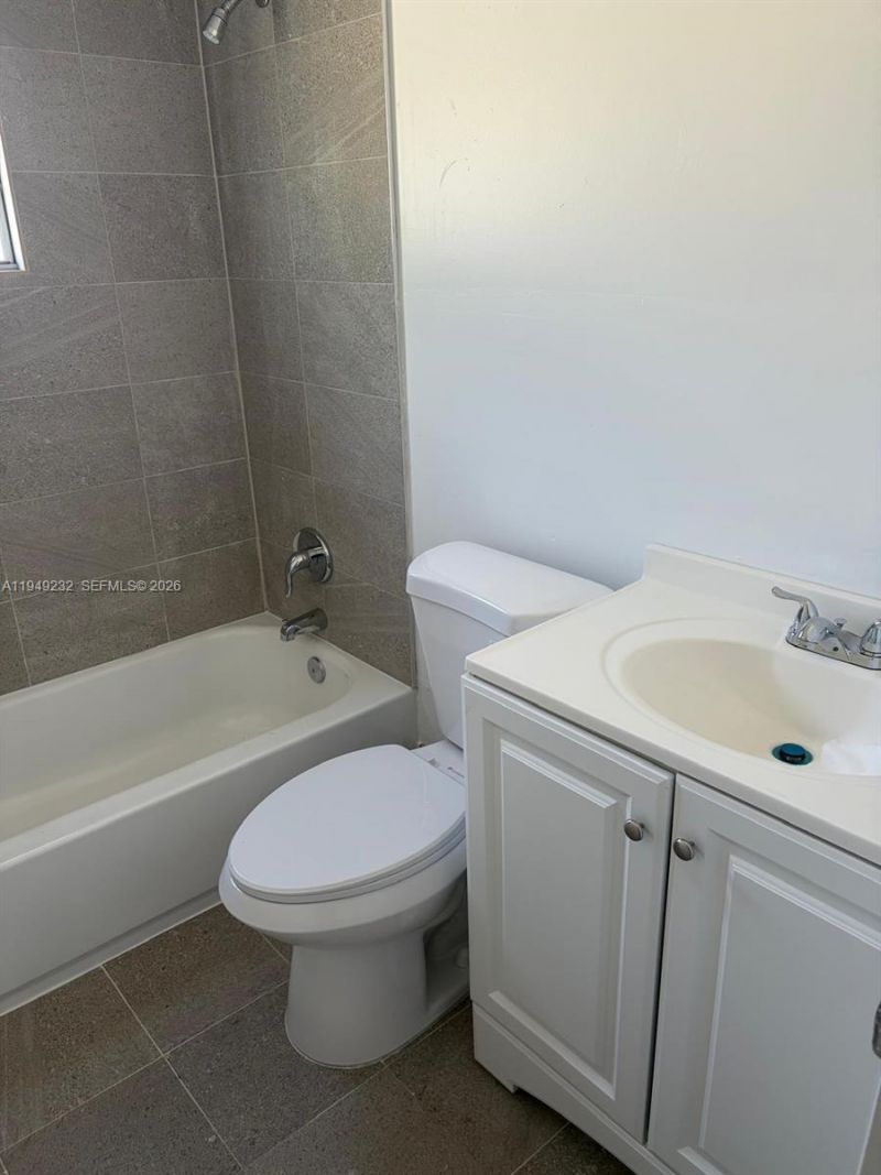 2910 NW 25th St, Fort Lauderdale, FL 33311 Photo