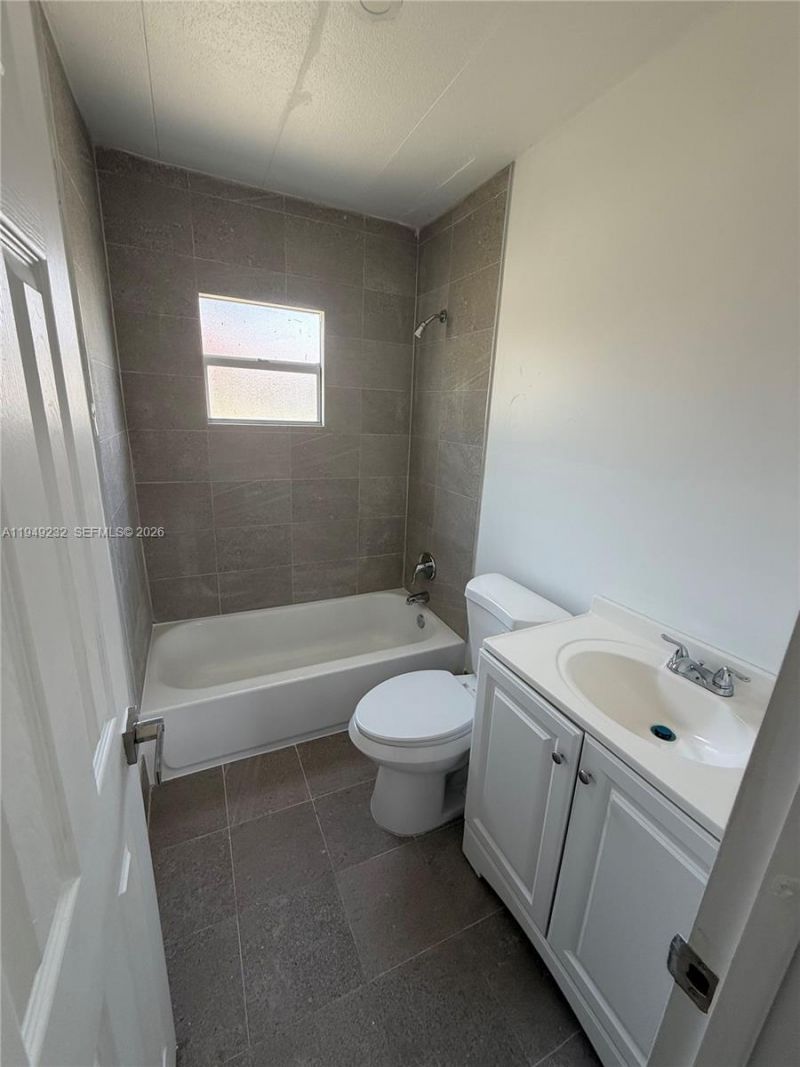 2910 NW 25th St, Fort Lauderdale, FL 33311 Photo