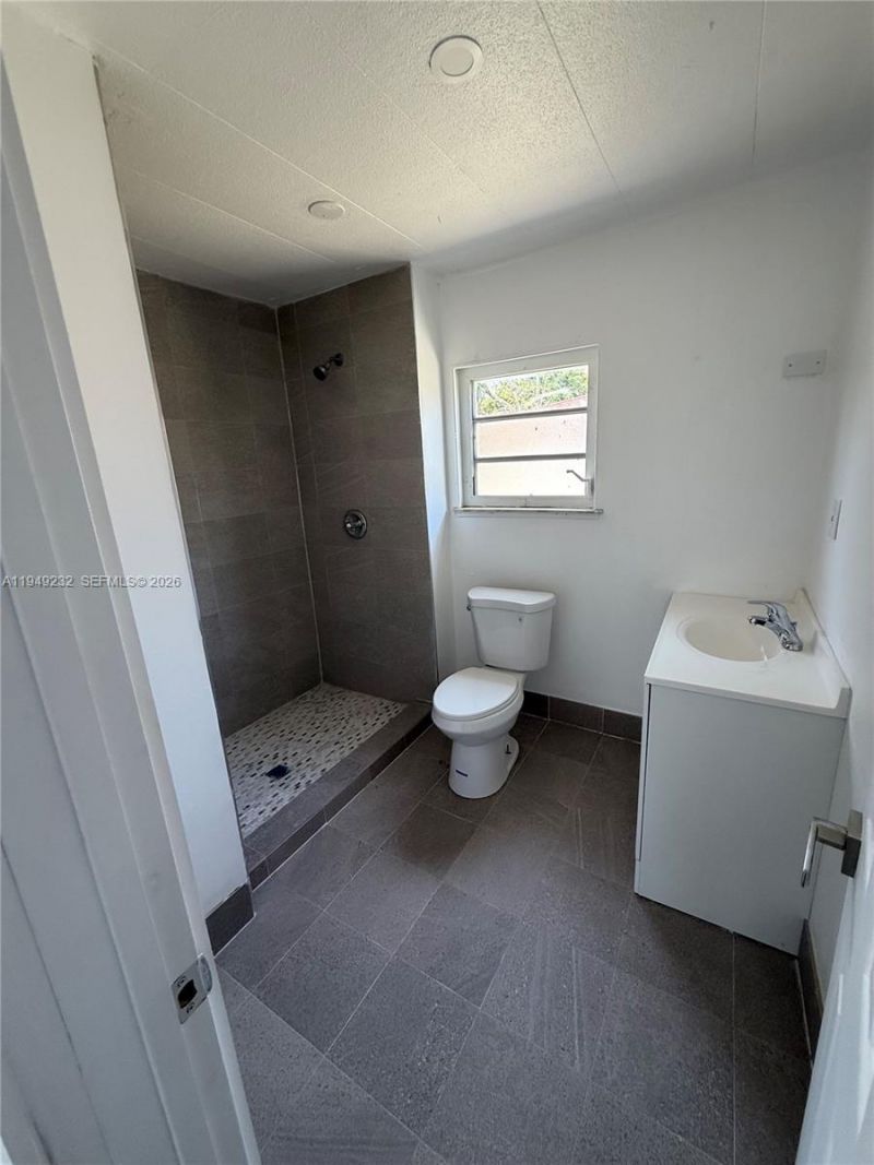 2910 NW 25th St, Fort Lauderdale, FL 33311 Photo