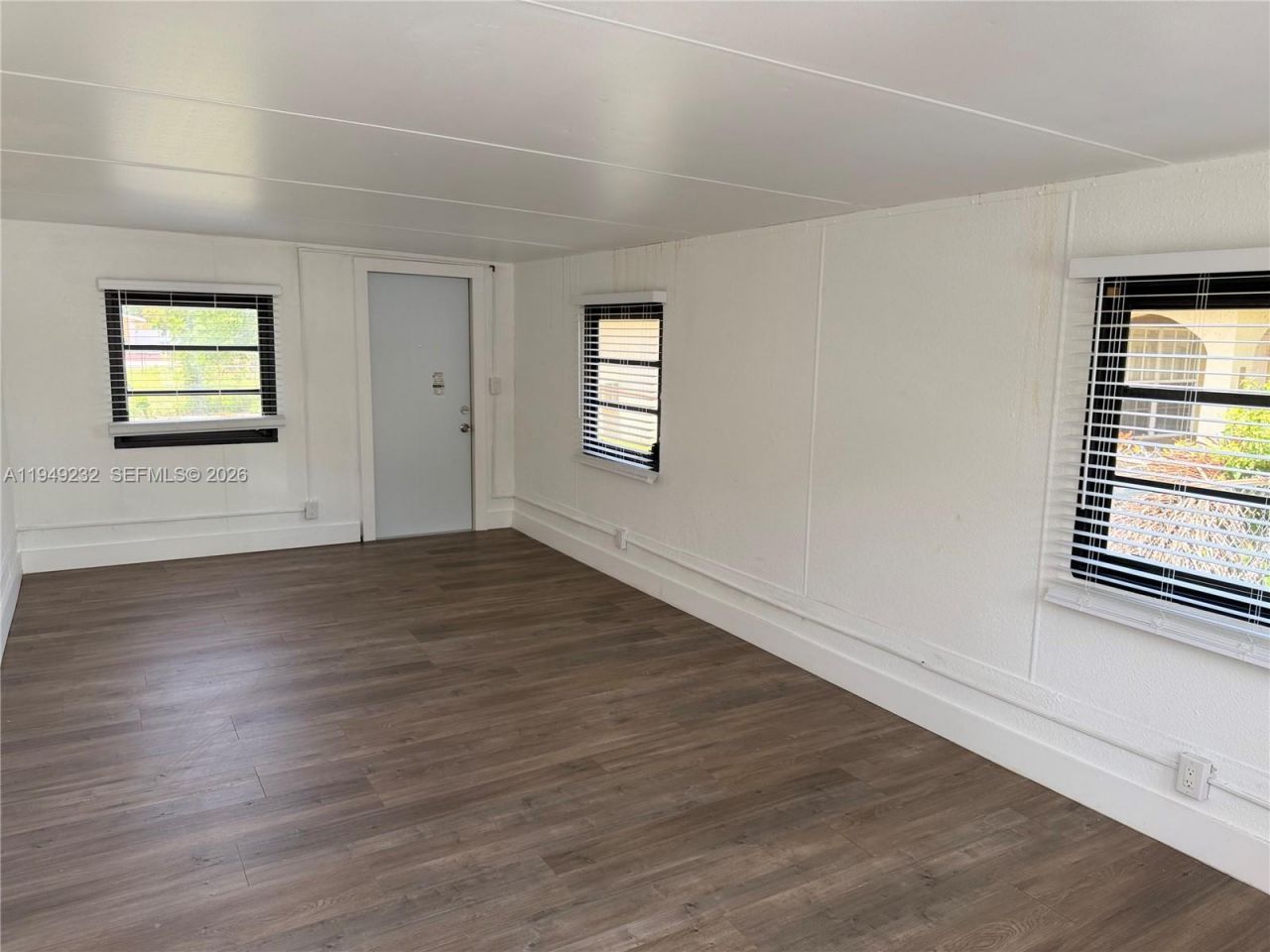 2910 NW 25th St, Fort Lauderdale, FL 33311 Photo
